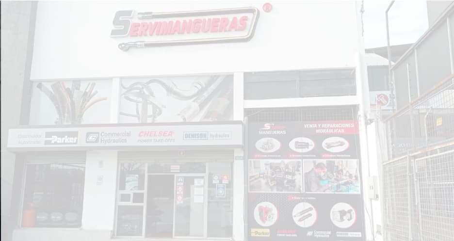 Taller de ensamble y prensado de mangueras hidráulicas de Servimangueras en Tumbaco, Quito